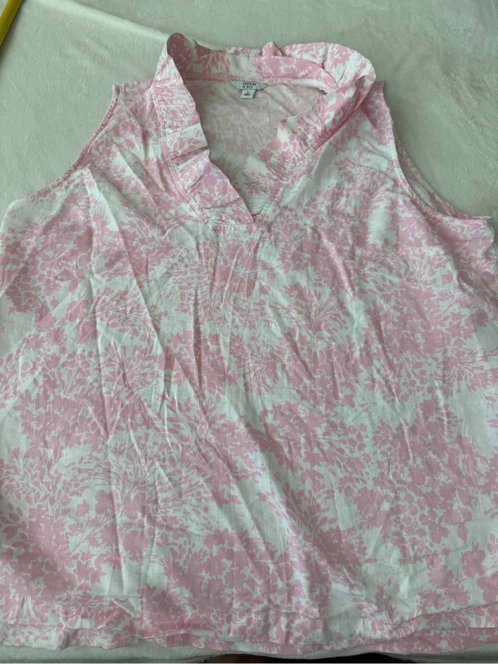 Crown & Ivy Ruffle Collar Blouse Size Large Pink & White D82